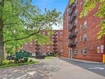 5440 Little Neck Pkwy Apt 1a #1A - Photo 1 of 1