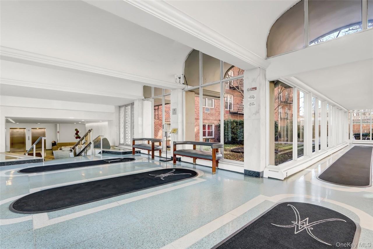 5440 Little Neck Pkwy Apt 1a #1A - Photo 2 of 23