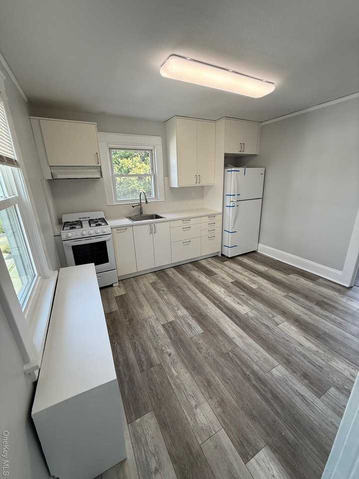 11 North St - Photo 2 of 10