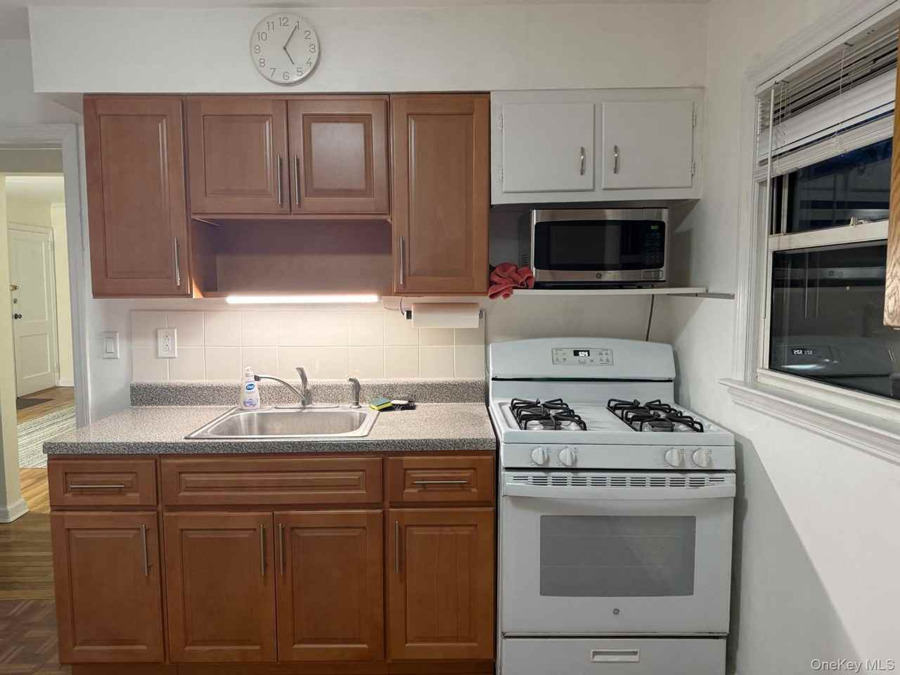 21811 94th Ave Apt 1 #1 - Photo 2 of 6