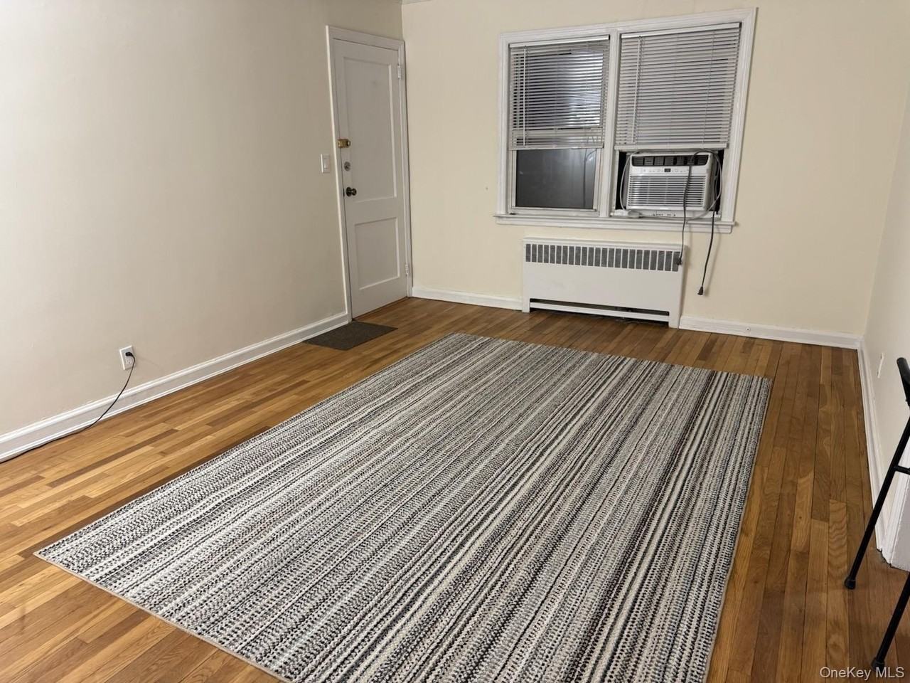 21811 94th Ave Apt 1 #1 - Photo 4 of 6