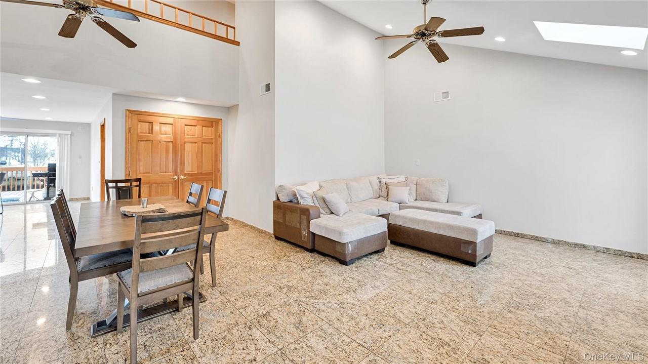 3 Marjorie Ln - Photo 7 of 25