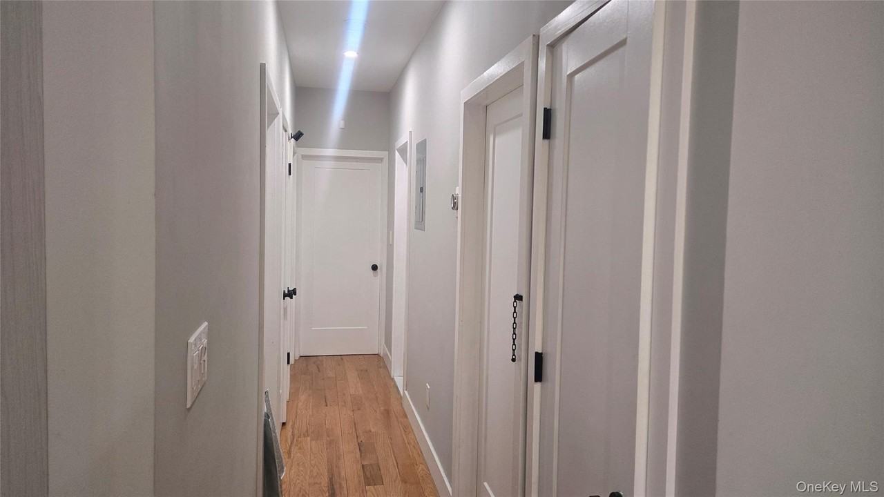 1006 Lenox Rd - Photo 5 of 13