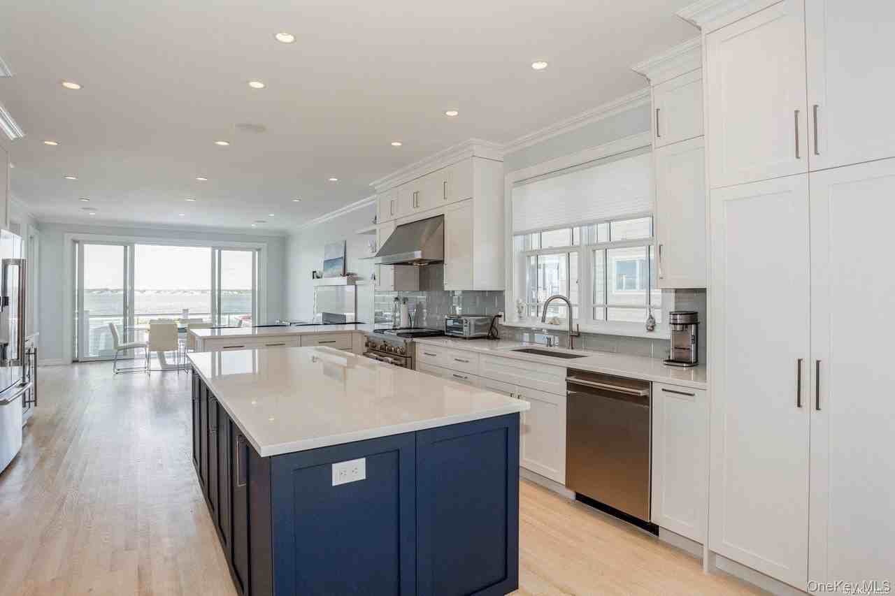 676 Dune Rd - Photo 3 of 20