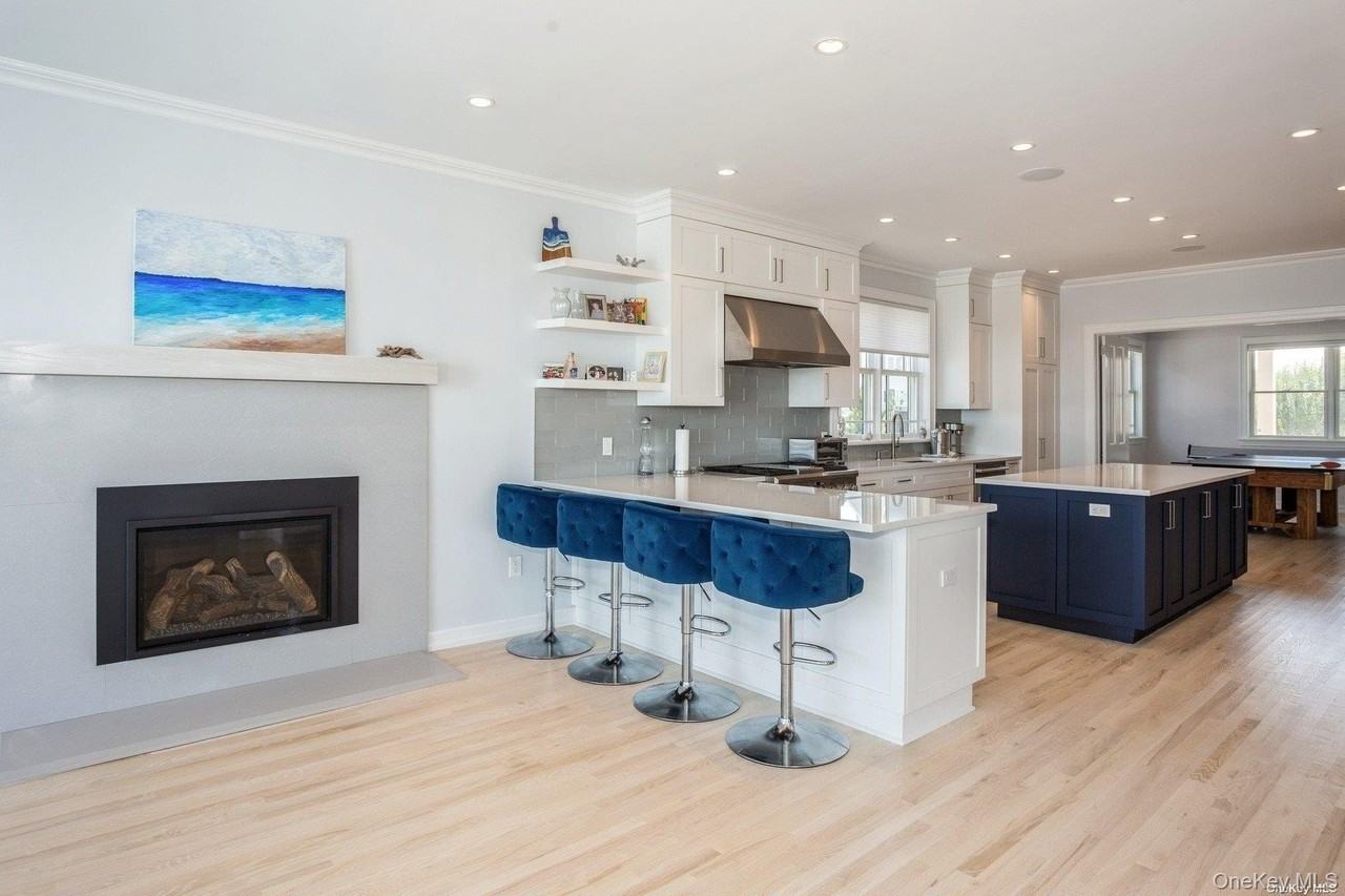 676 Dune Rd - Photo 5 of 20