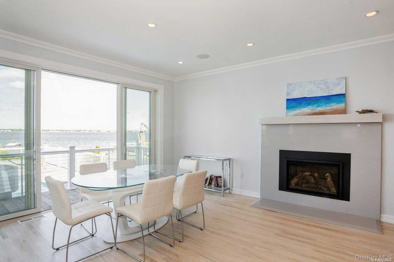 676 Dune Rd - Photo 6 of 20