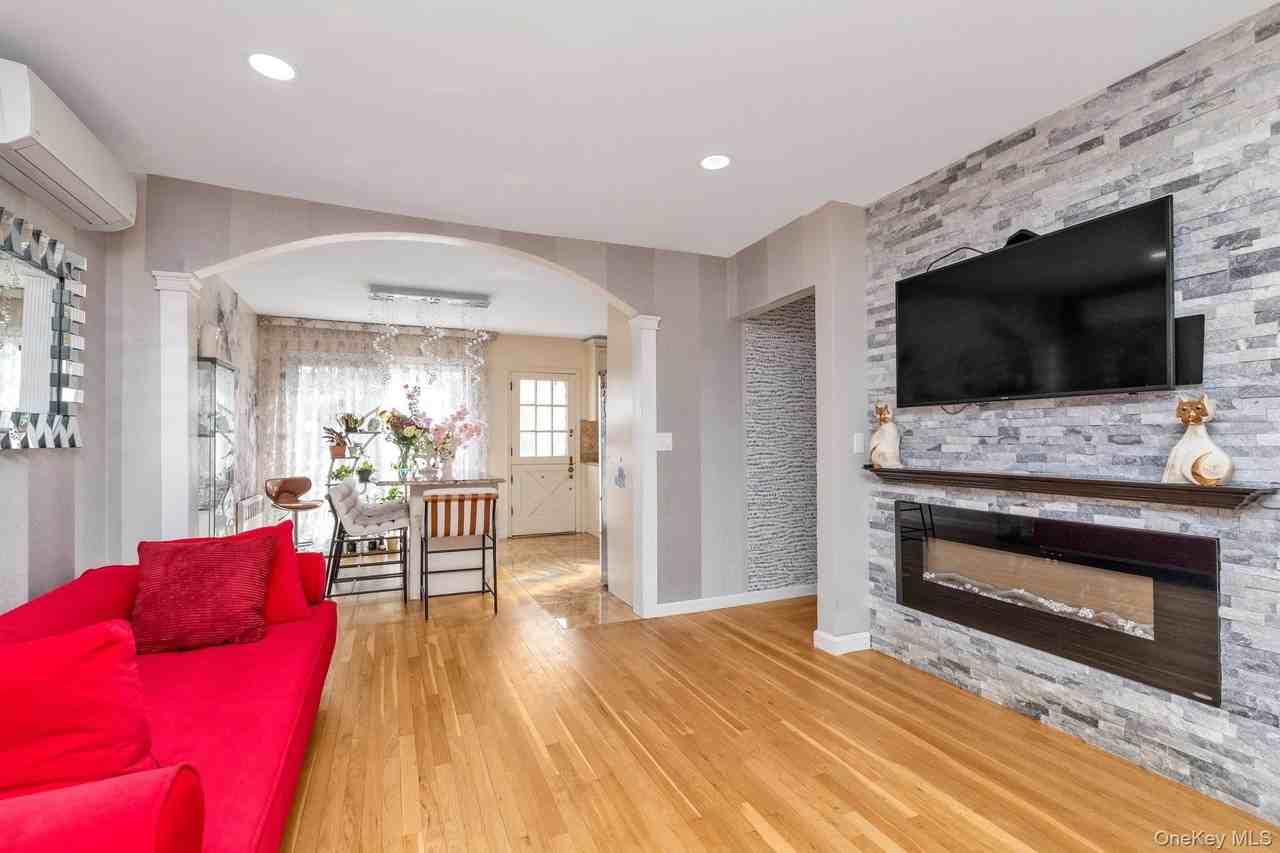 1815 Schermerhorn St - Photo 5 of 21