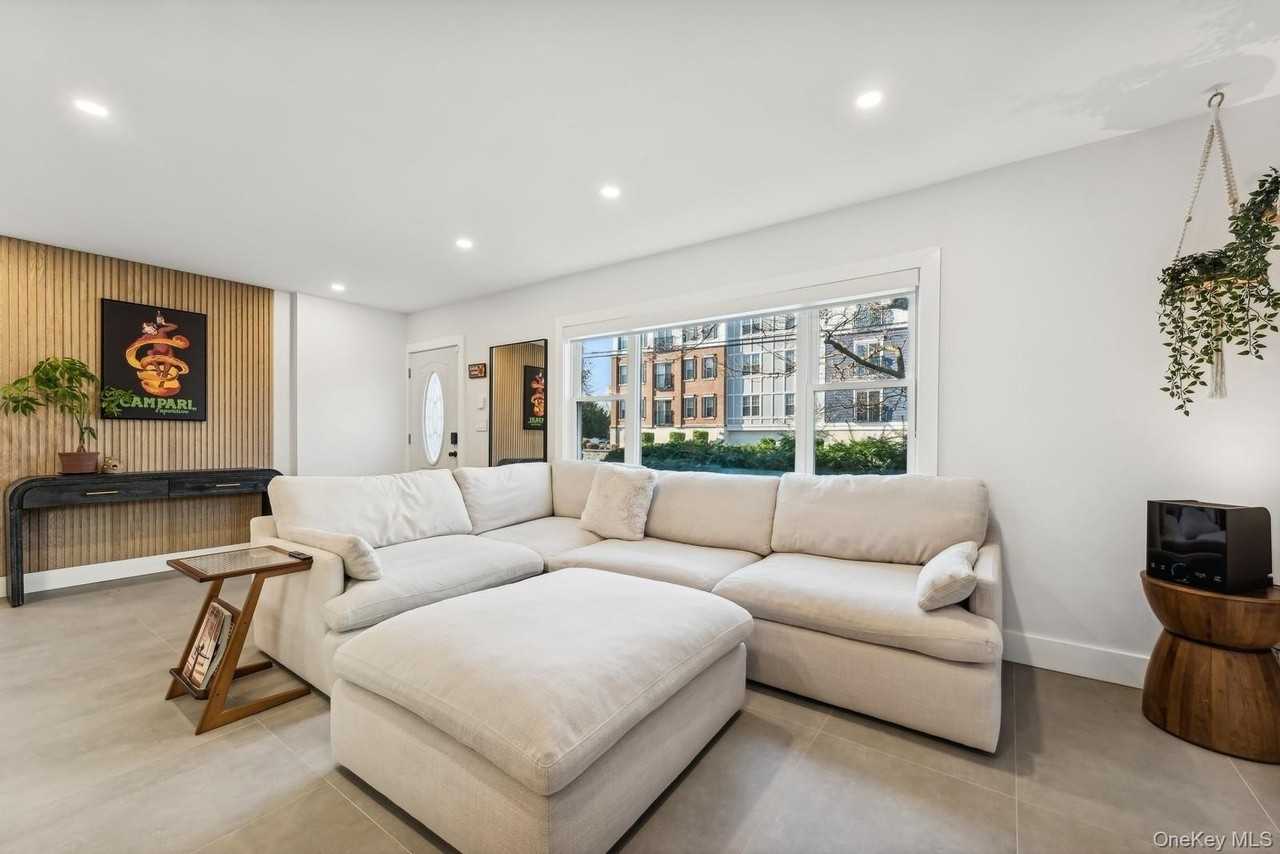 139 Gibson Blvd - Photo 3 of 29