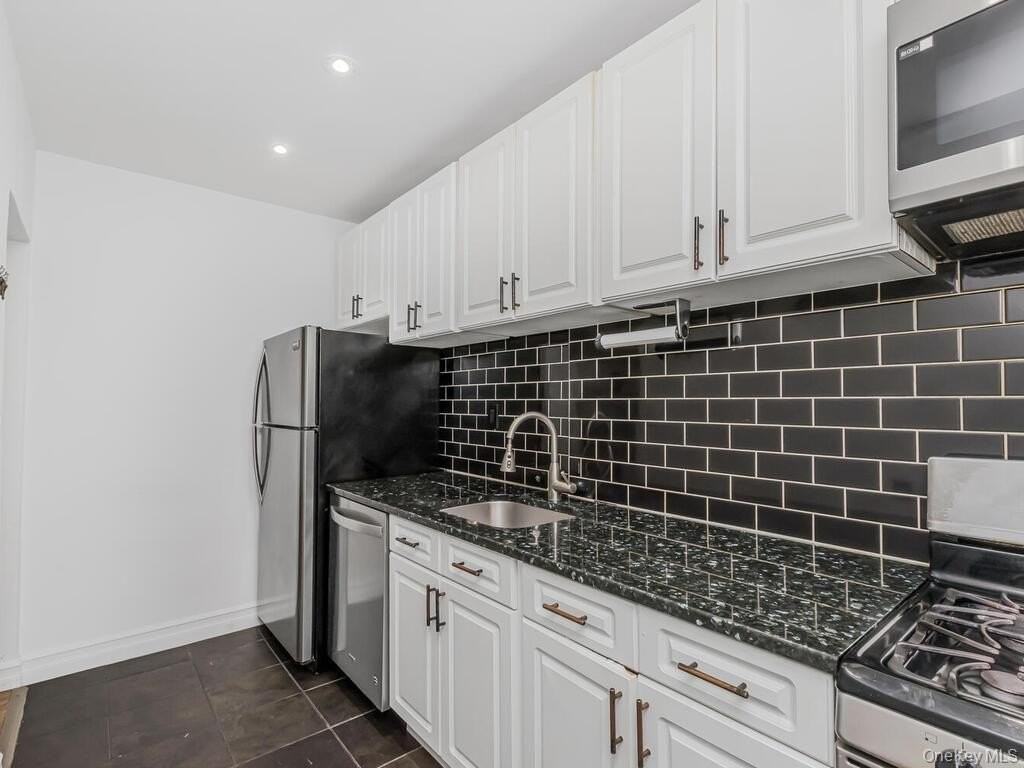 800 Bronx River Rd Apt A12 #A12 - Photo 4 of 14