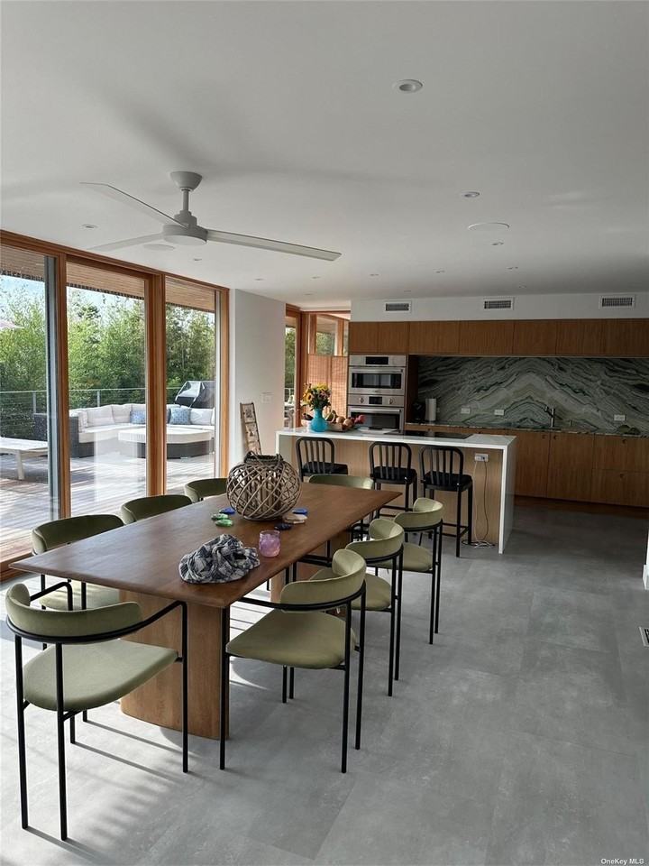 25 East Walk - Photo 2 of 11