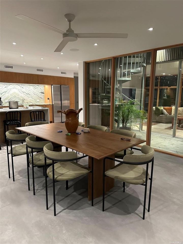 25 East Walk - Photo 3 of 11