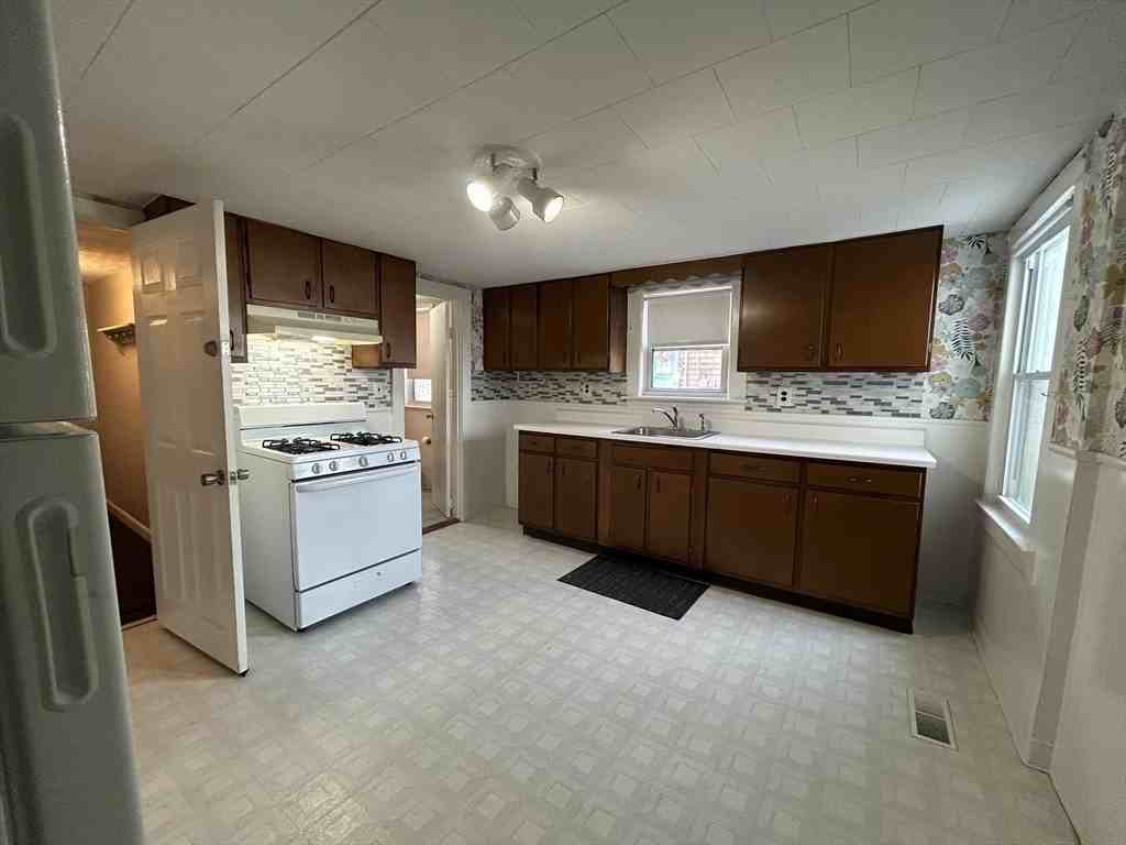 126 Lowell St Unit Ur #UR - Photo 3 of 11