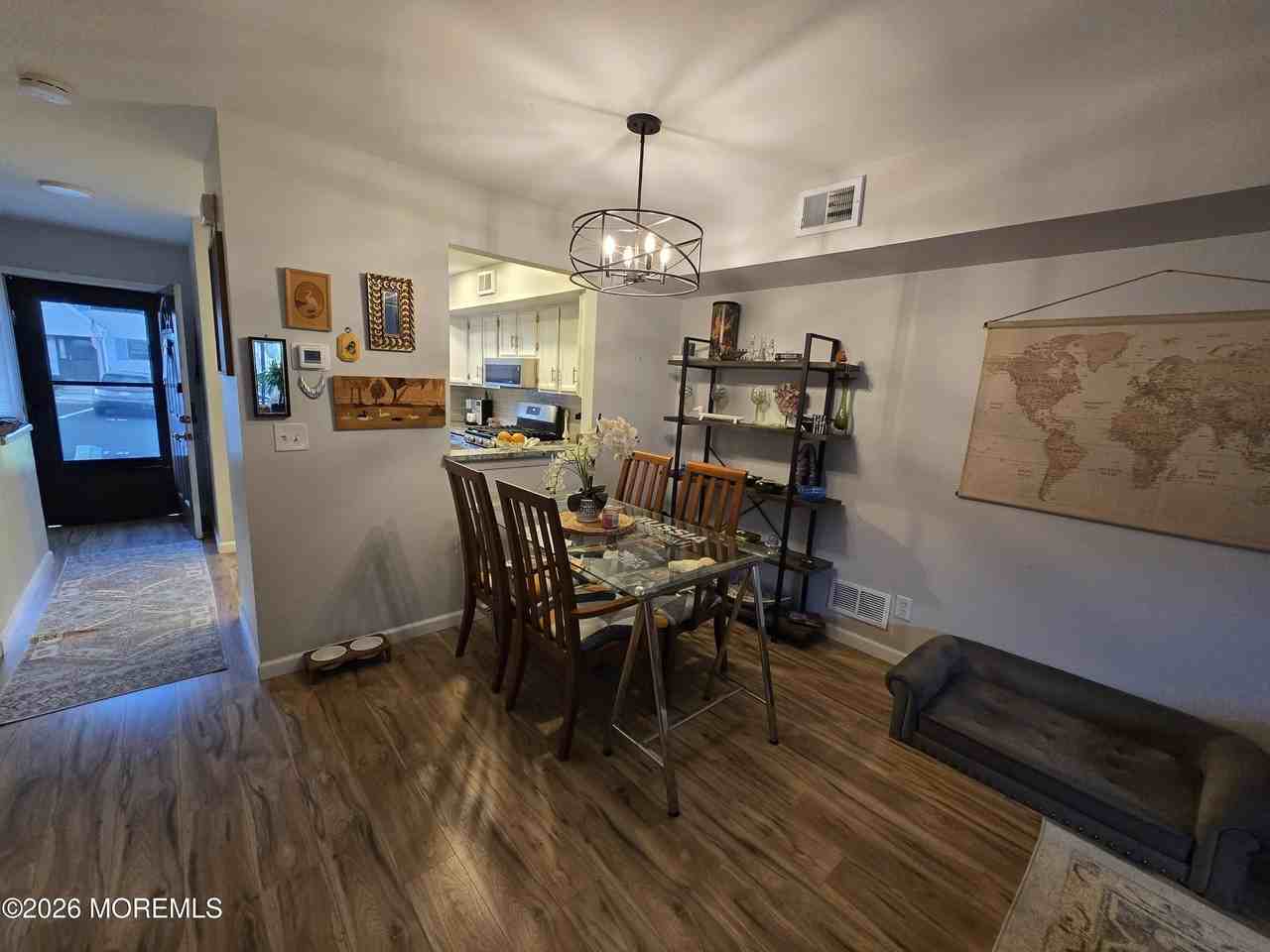 51 Queens Way - Photo 4 of 10