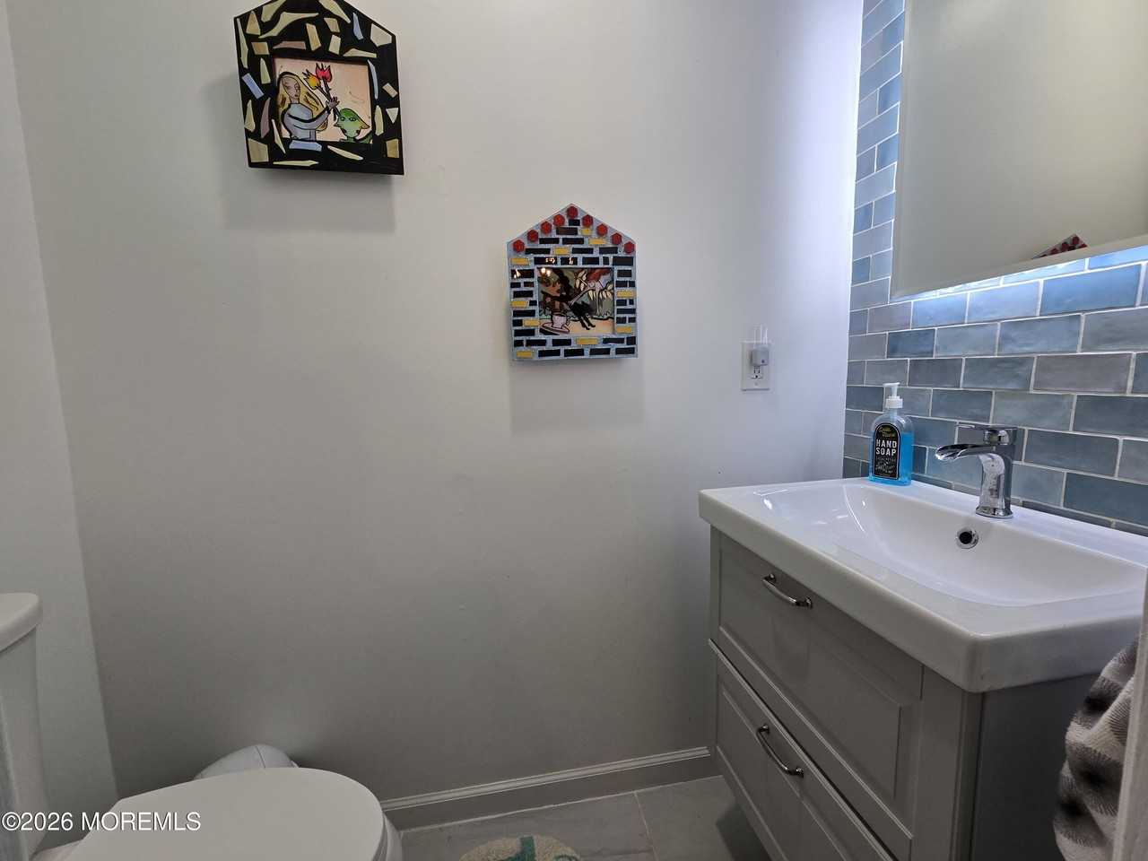 51 Queens Way - Photo 5 of 10