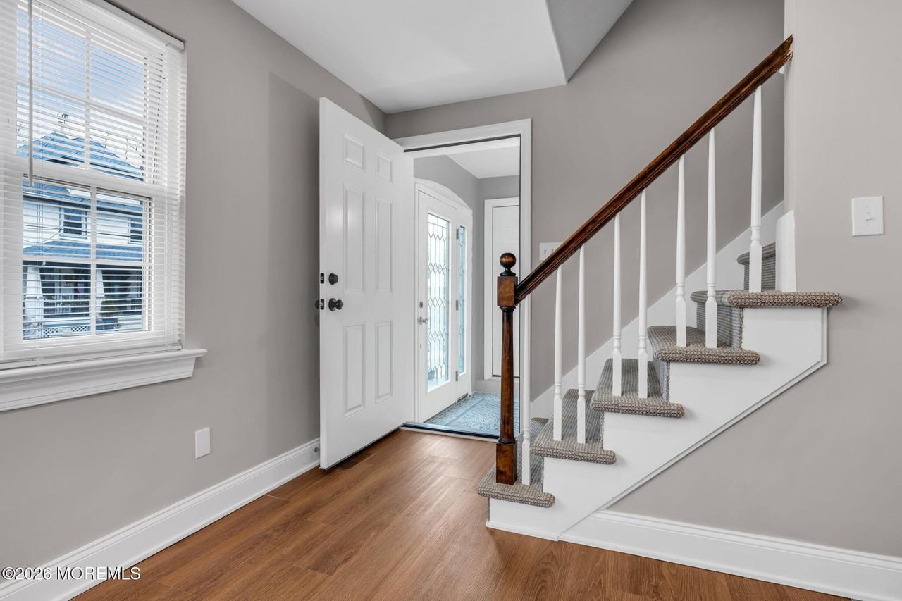 1200 Bridge St - Photo 4 of 18