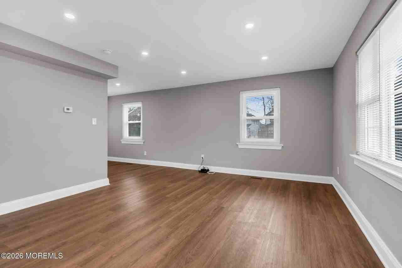 1200 Bridge St - Photo 5 of 18