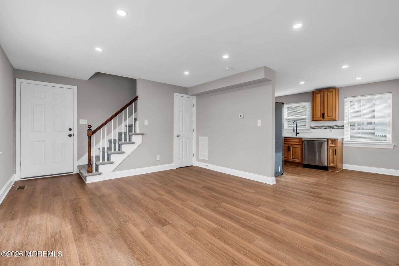 1200 Bridge St - Photo 6 of 18