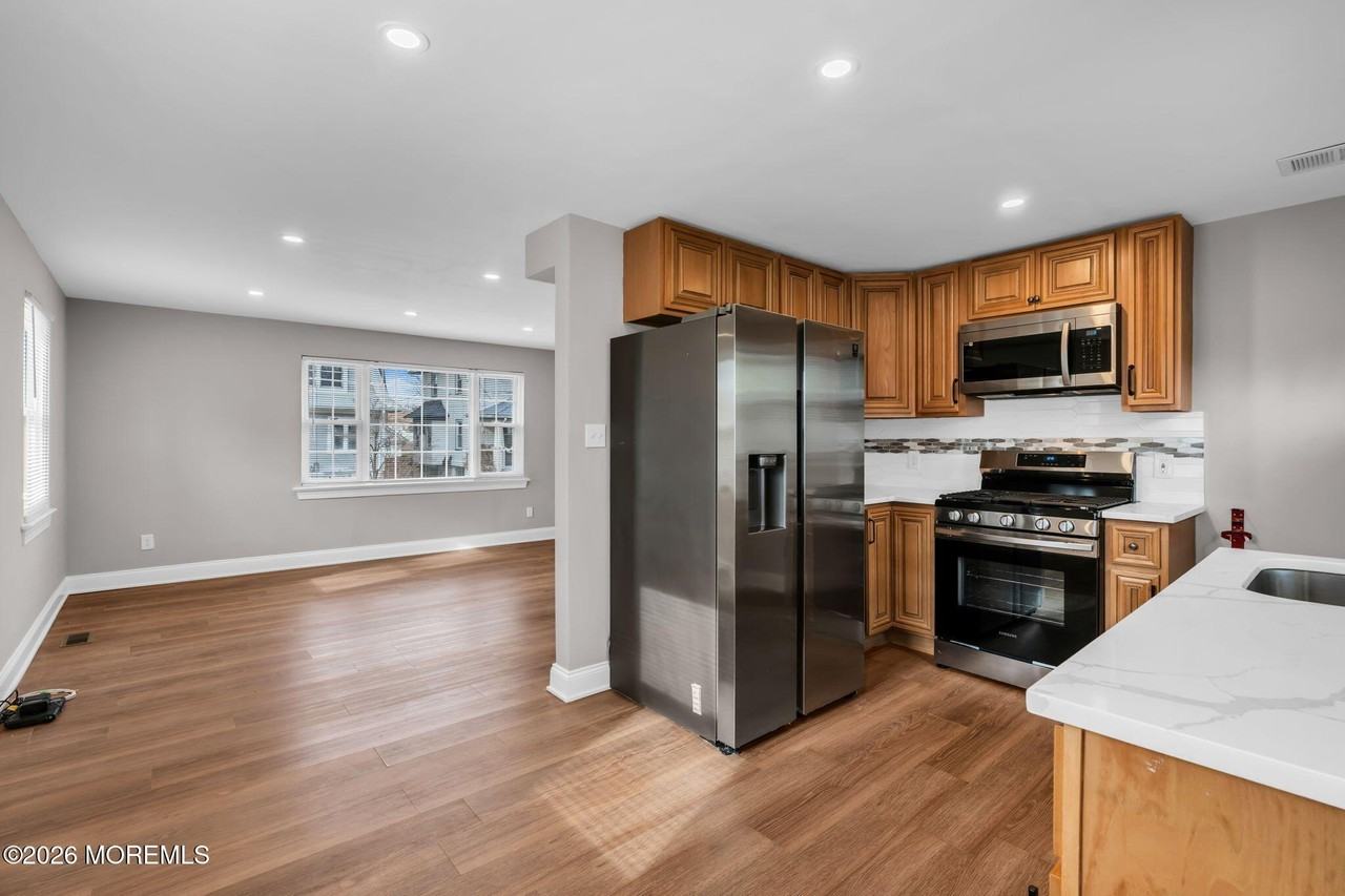 1200 Bridge St - Photo 7 of 18