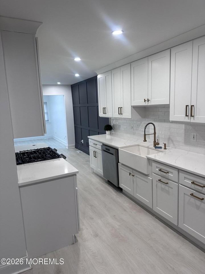 225 Longwood Dr Unit 22-5 #22-5 - Photo 2 of 20