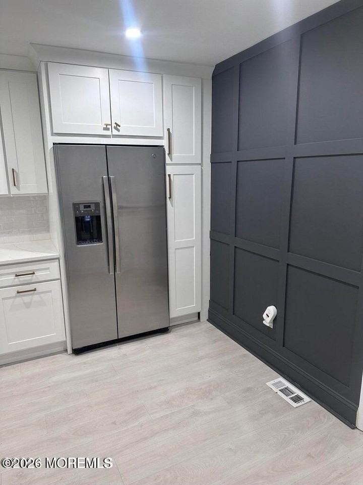 225 Longwood Dr Unit 22-5 #22-5 - Photo 4 of 20