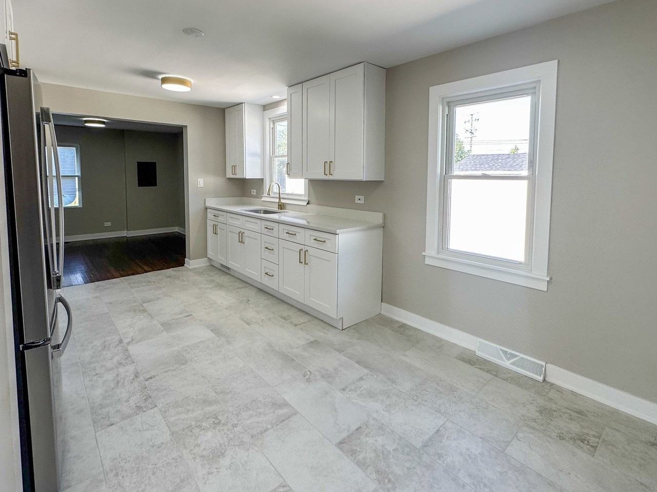 8150 W Winnemac Ave - Photo 6 of 14