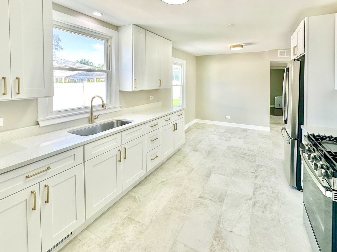 8150 W Winnemac Ave - Photo 7 of 14