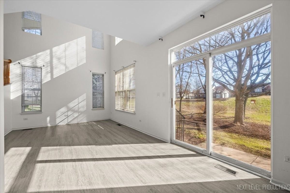 2819 White Thorn Cir Unit 0 #0 - Photo 7 of 23