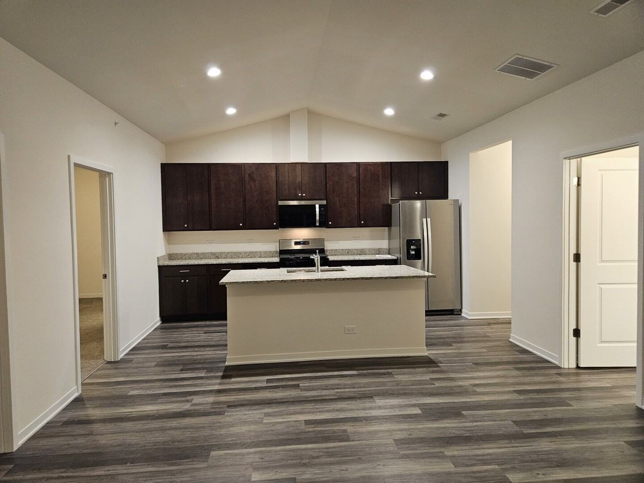 31 Apollo Ct - Photo 3 of 14