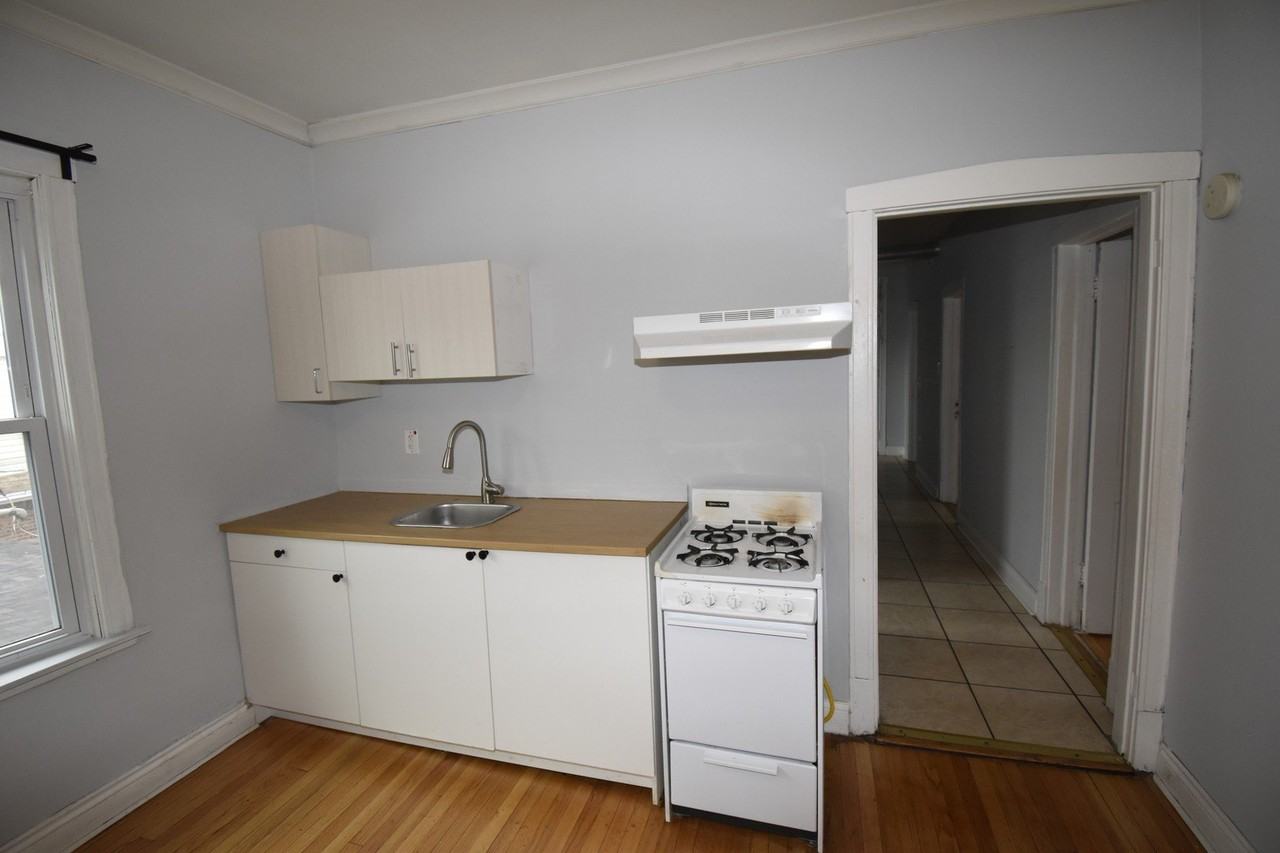 5612 S Sawyer Ave Apt 2 #2 - Photo 5 of 14