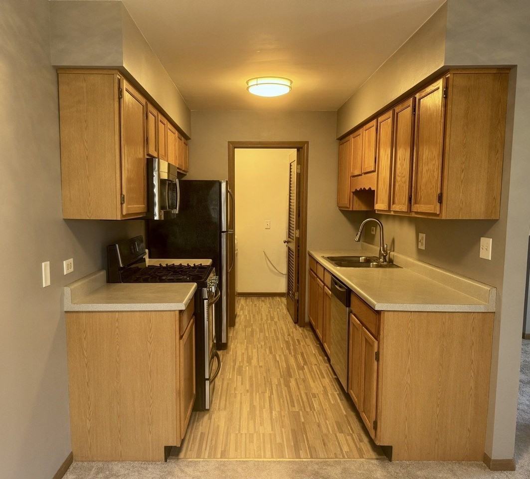 1236 Sandhurst Ln Unit 1236 #1236 - Photo 5 of 12