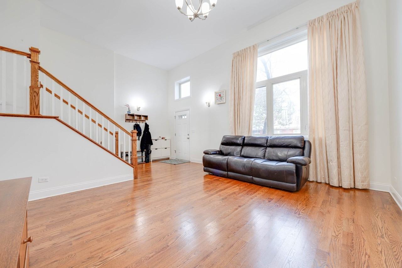 2049 W 34th St - Photo 6 of 25