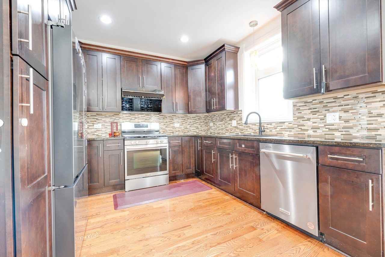 2049 W 34th St - Photo 7 of 25