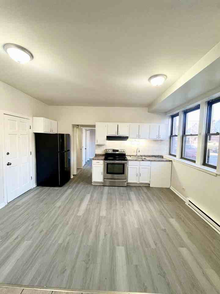 2700 S Hamlin Ave Apt 1f #1F - Photo 3 of 9