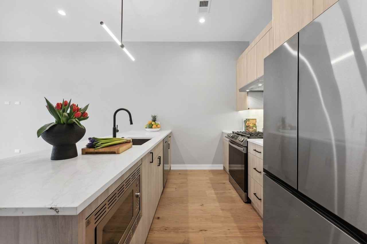 7006 N Glenwood Ave Apt 301 #301 - Photo 2 of 16