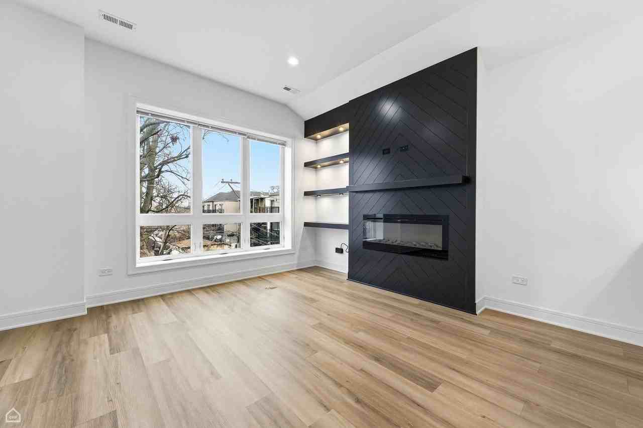 861 E 63rd Pl Unit 3 #3 - Photo 2 of 20