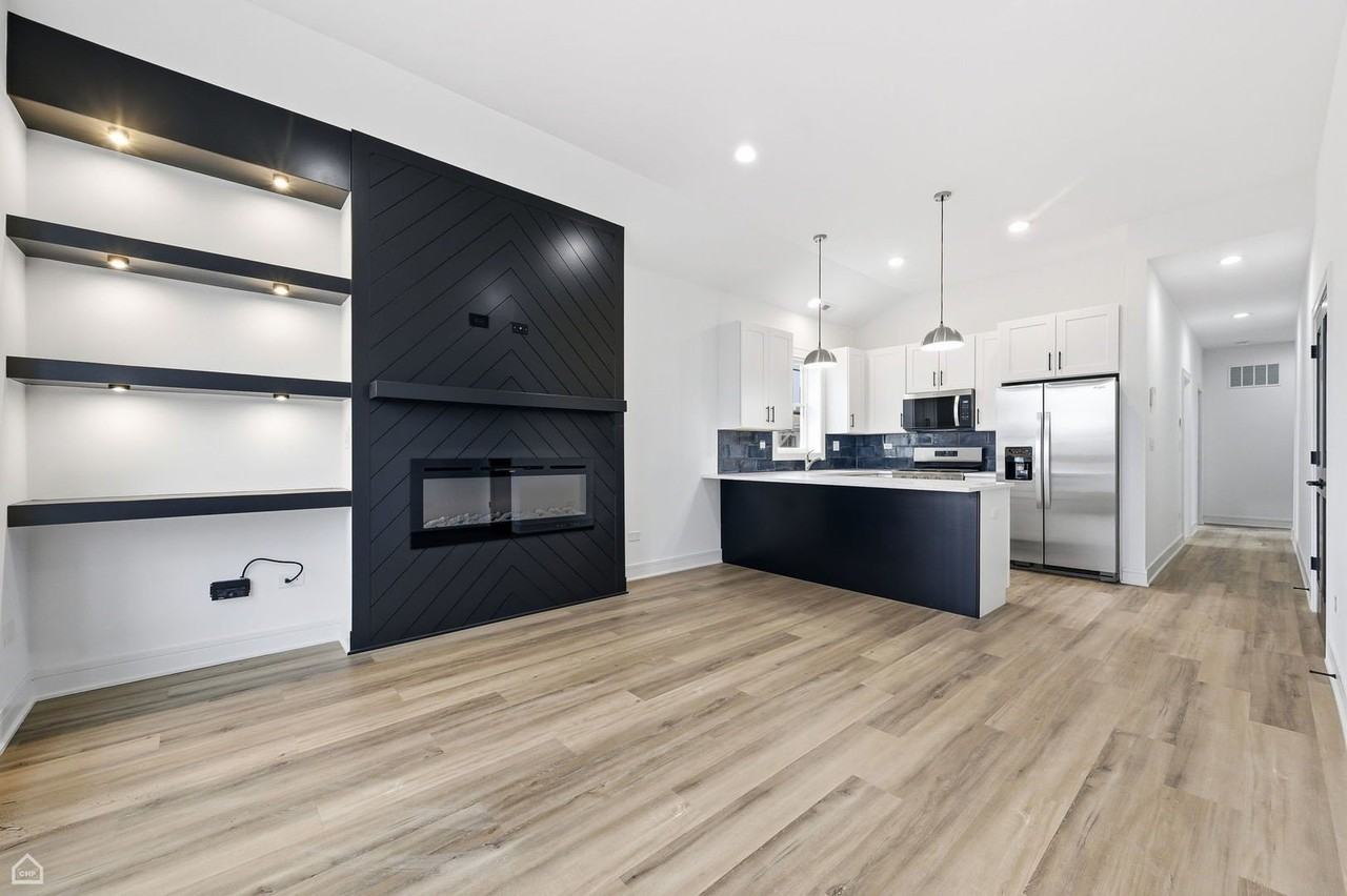 861 E 63rd Pl Unit 3 #3 - Photo 4 of 20