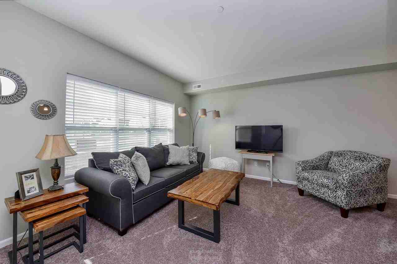 1060 Kilbery Ln - Photo 4 of 21