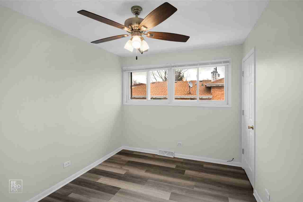 502 E Memorial Rd - Photo 6 of 20