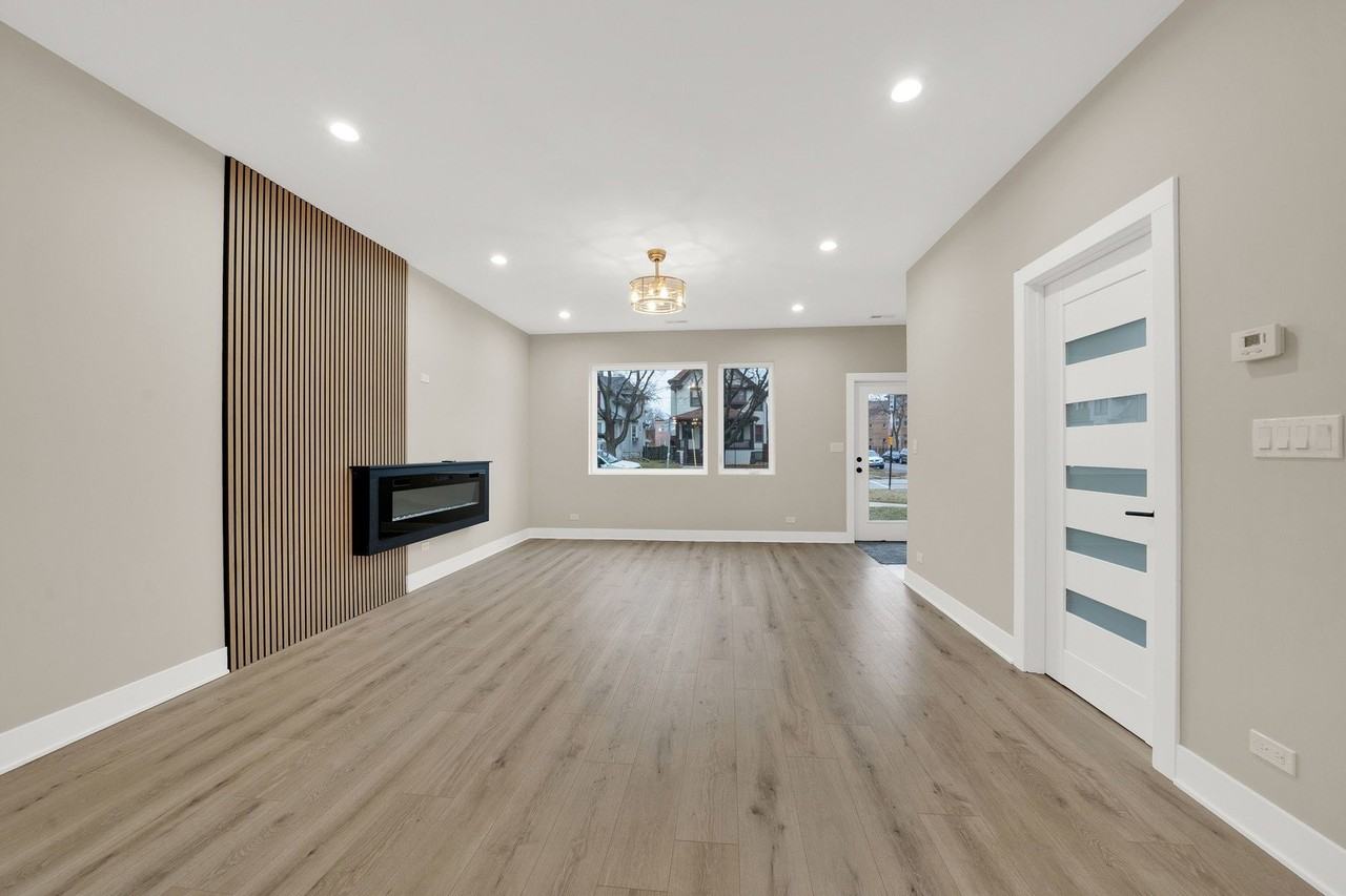 5901 W Erie St - Photo 6 of 38