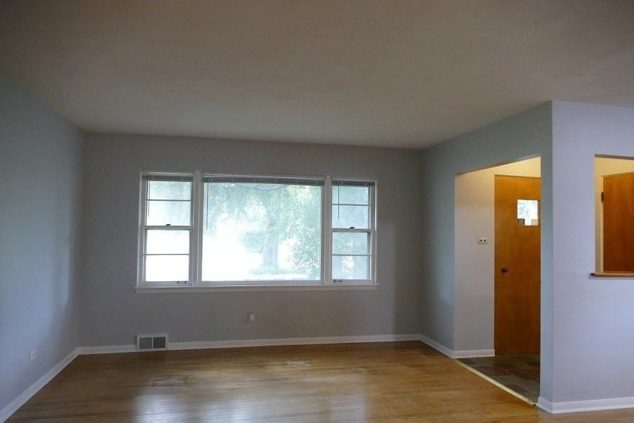 5507 S Washington St - Photo 3 of 21