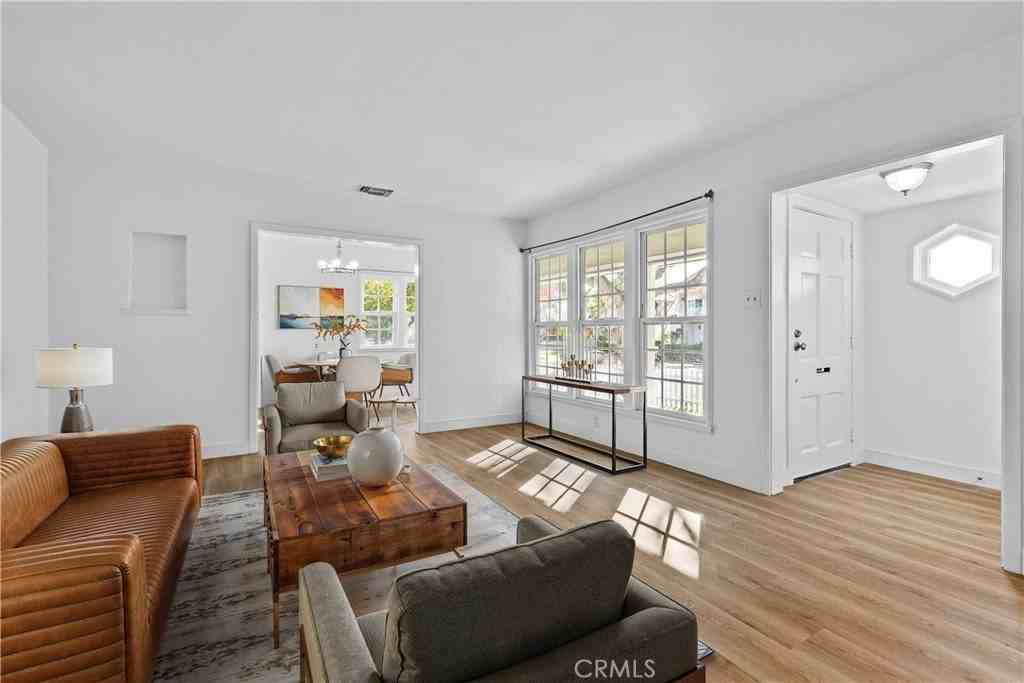 1144 N Evergreen St - Photo 4 of 38