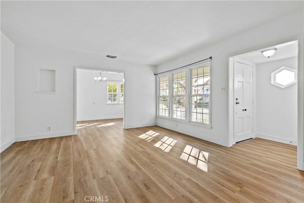 1144 N Evergreen St - Photo 5 of 38