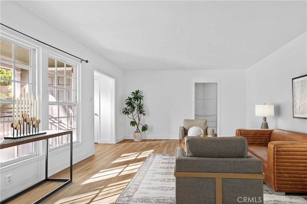 1144 N Evergreen St - Photo 6 of 38