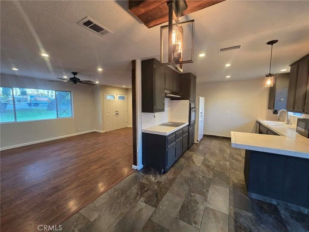 607 6th St - Photo 6 of 17