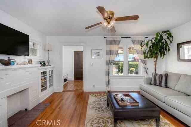 372 Jasmine St - Photo 4 of 20