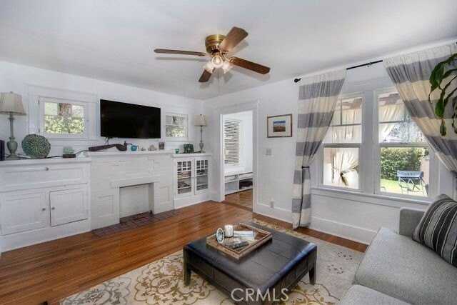 372 Jasmine St - Photo 5 of 20