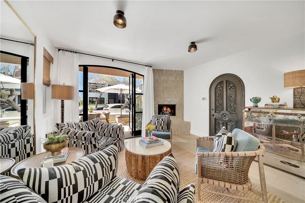 412 Acacia Ave - Photo 2 of 32