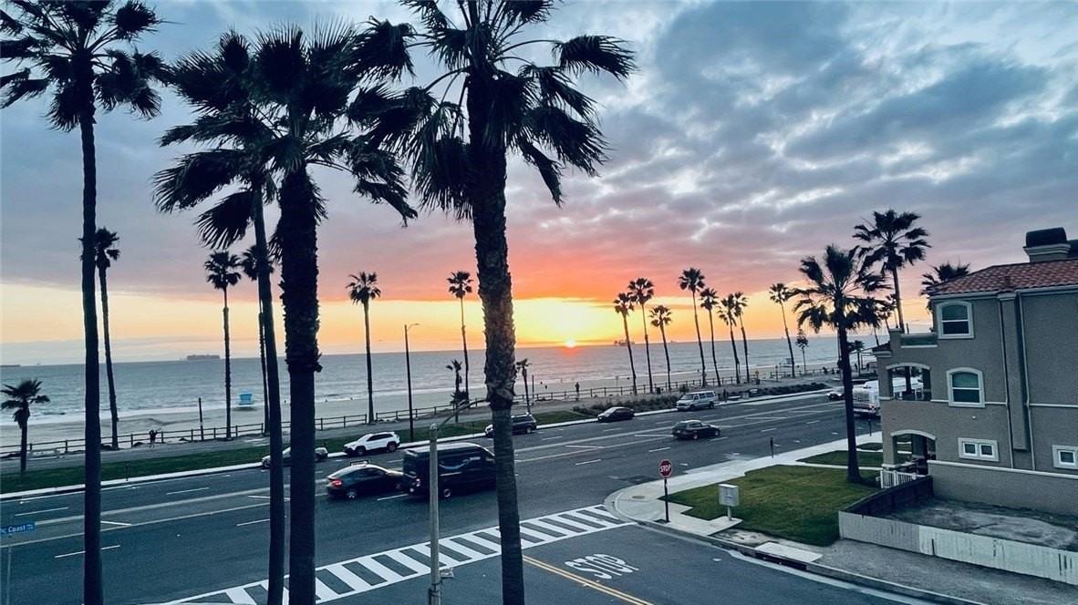 1516 Pacific Coast Hwy #304 - Photo 2 of 30