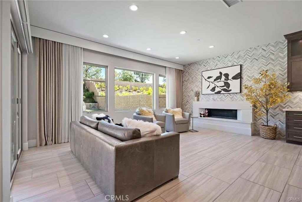 52 Pedigree - Photo 4 of 17