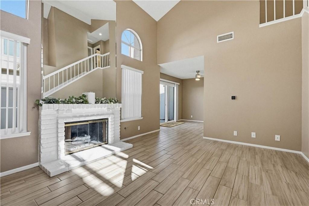 3 Orchid - Photo 5 of 50